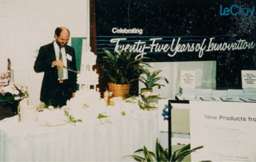 沃尔特·力科 (Walter LeCroy) 在力科公司 25 周年庆典上。