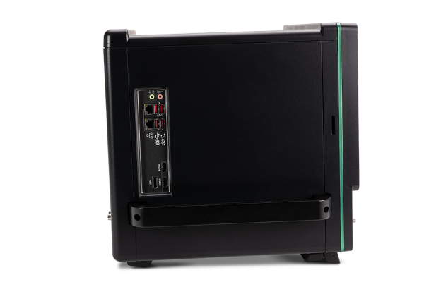 WaveMaster 8330HD 高带宽 33 GHz 示波器显示计算机主板输入面板。